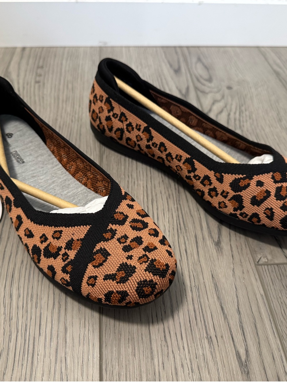 Women's Clarks Size 9 Carly Wish Leopard Print Ballet Flats - Black and Brown - Picture 2 of 4